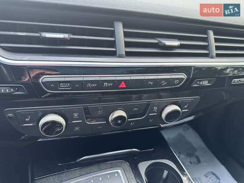 Позашляховик / Кросовер Audi Q7 2019 в Дубні