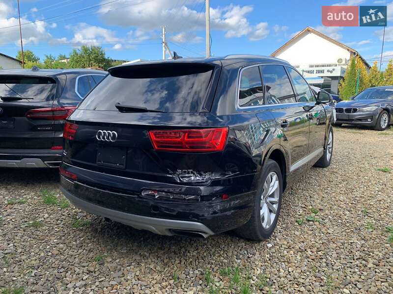 Позашляховик / Кросовер Audi Q7 2017 в Стрию