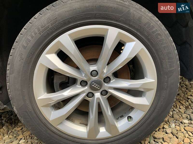 Позашляховик / Кросовер Audi Q7 2017 в Стрию