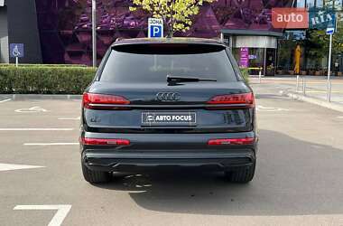 Позашляховик / Кросовер Audi Q7 2020 в 