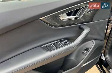 Позашляховик / Кросовер Audi Q7 2020 в 