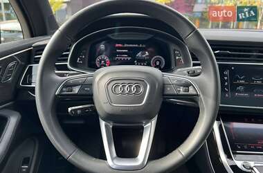 Позашляховик / Кросовер Audi Q7 2020 в 