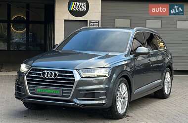 Позашляховик / Кросовер Audi Q7 2015 в 