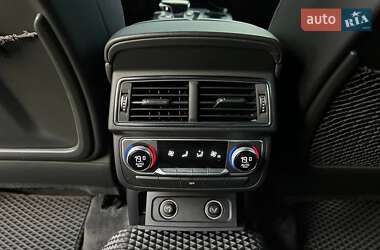 Позашляховик / Кросовер Audi Q7 2015 в 