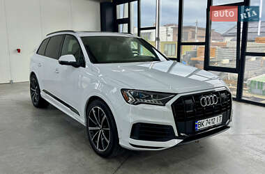 Внедорожник / Кроссовер Audi Q7 2019 в 