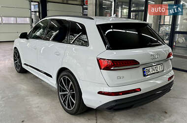 Внедорожник / Кроссовер Audi Q7 2019 в 
