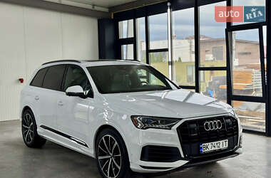 Внедорожник / Кроссовер Audi Q7 2019 в 