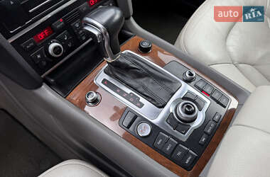 Внедорожник / Кроссовер Audi Q7 2013 в 