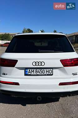 Позашляховик / Кросовер Audi Q7 2016 в 