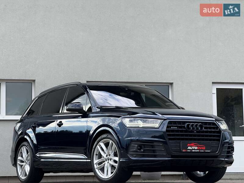 Внедорожник / Кроссовер Audi Q7 2016 в 