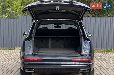 Внедорожник / Кроссовер Audi Q7 2016 в 