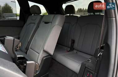 Внедорожник / Кроссовер Audi Q7 2016 в 