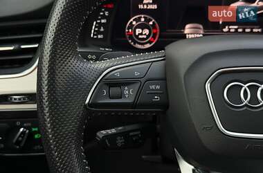 Внедорожник / Кроссовер Audi Q7 2016 в 