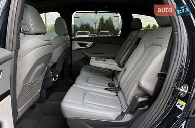 Внедорожник / Кроссовер Audi Q7 2016 в 