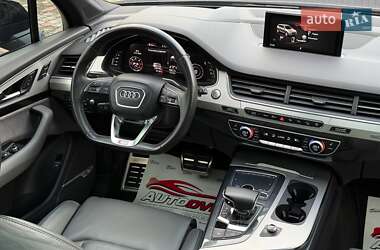 Внедорожник / Кроссовер Audi Q7 2016 в 