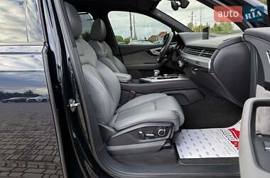 Внедорожник / Кроссовер Audi Q7 2016 в 