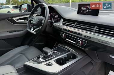 Внедорожник / Кроссовер Audi Q7 2016 в 