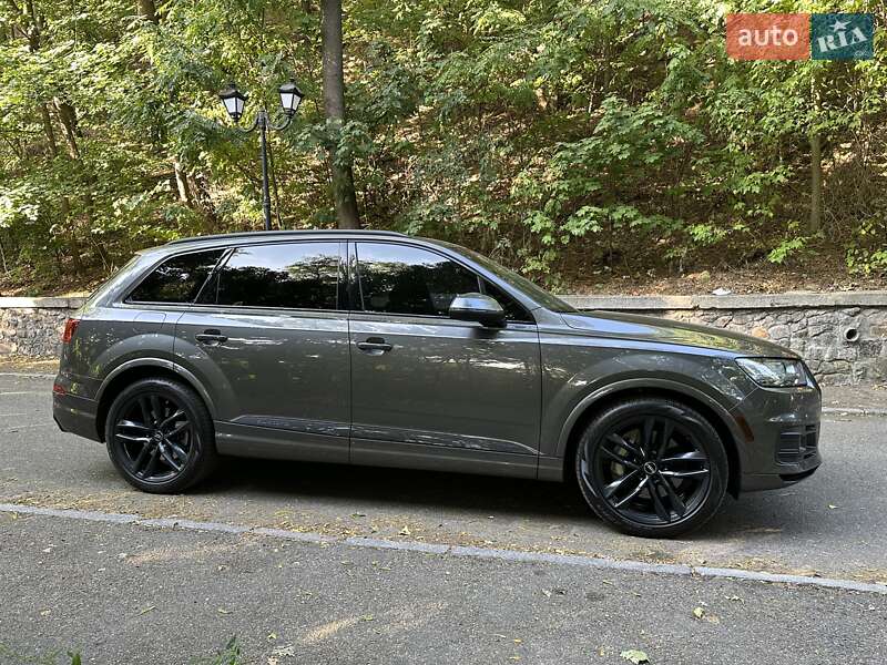 Позашляховик / Кросовер Audi Q7 2018 в Києві
