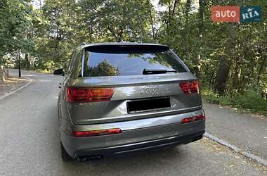 Внедорожник / Кроссовер Audi Q7 2018 в 