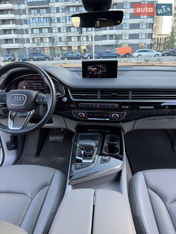 Позашляховик / Кросовер Audi Q7 2019 в Києві