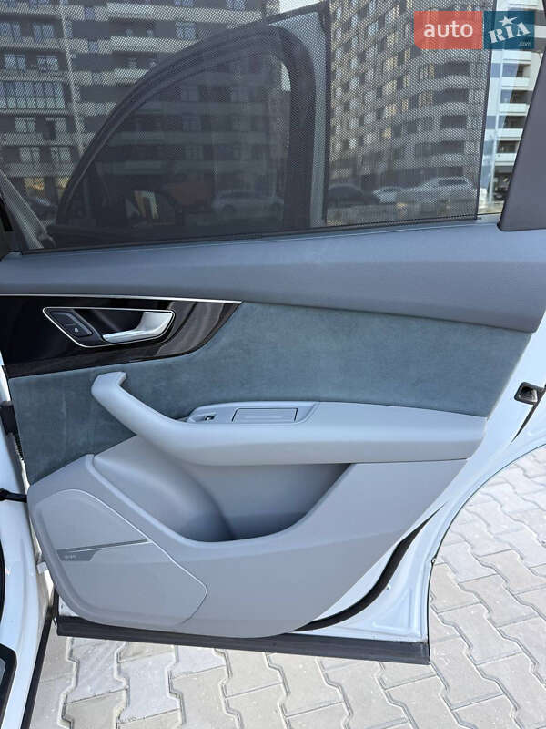 Позашляховик / Кросовер Audi Q7 2019 в Києві