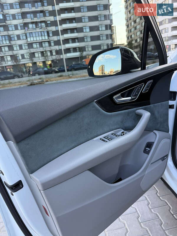 Позашляховик / Кросовер Audi Q7 2019 в Києві
