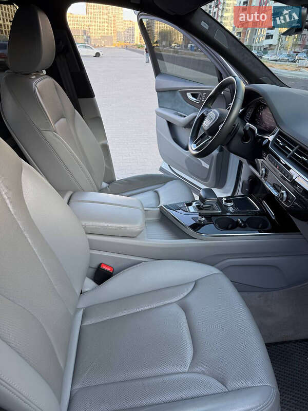 Позашляховик / Кросовер Audi Q7 2019 в Києві