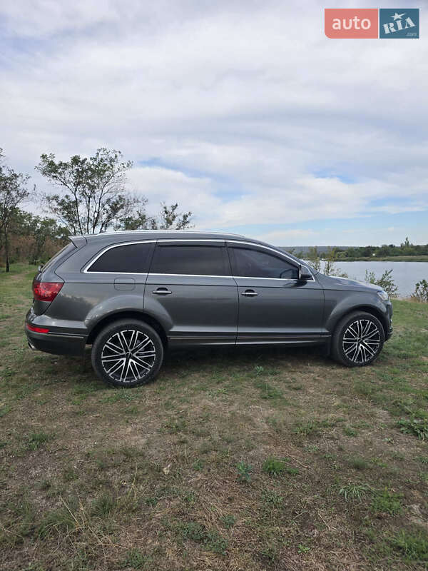 Внедорожник / Кроссовер Audi Q7 2012 в Кривом Роге