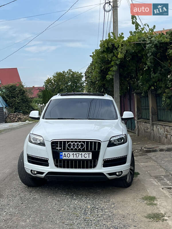 Внедорожник / Кроссовер Audi Q7 2015 в 