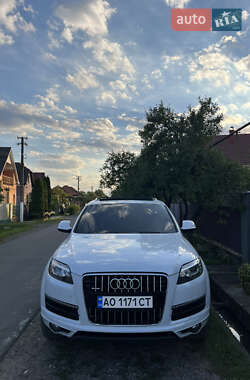 Внедорожник / Кроссовер Audi Q7 2015 в 