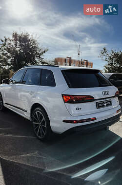 Позашляховик / Кросовер Audi Q7 2020 в 
