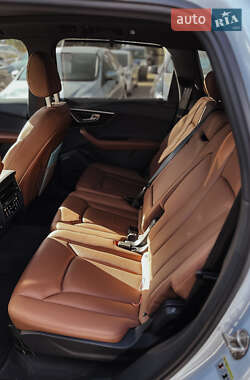 Позашляховик / Кросовер Audi Q7 2020 в 