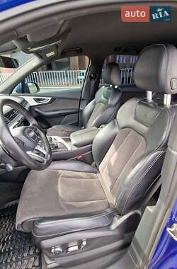 Внедорожник / Кроссовер Audi Q7 2017 в 