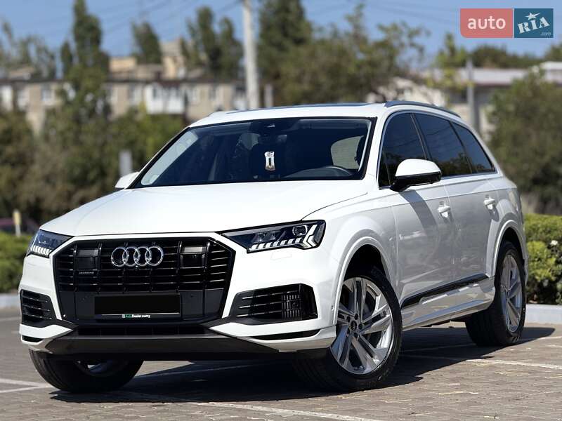 Внедорожник / Кроссовер Audi Q7 2022 в 