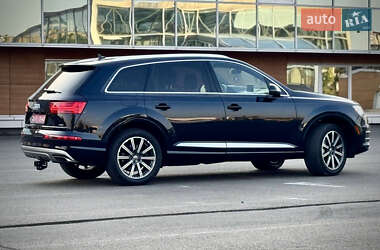 Позашляховик / Кросовер Audi Q7 2018 в 