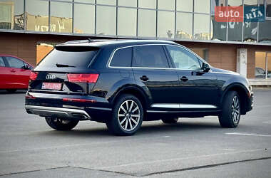 Позашляховик / Кросовер Audi Q7 2018 в 