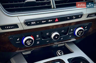 Позашляховик / Кросовер Audi Q7 2018 в 