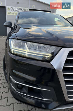 Внедорожник / Кроссовер Audi Q7 2016 в 