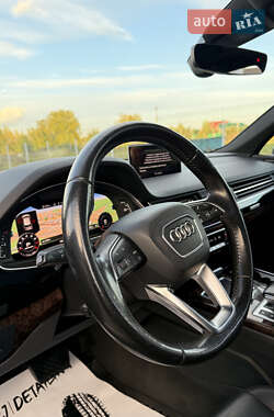 Внедорожник / Кроссовер Audi Q7 2016 в 