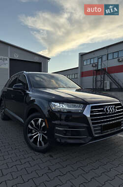 Внедорожник / Кроссовер Audi Q7 2016 в 