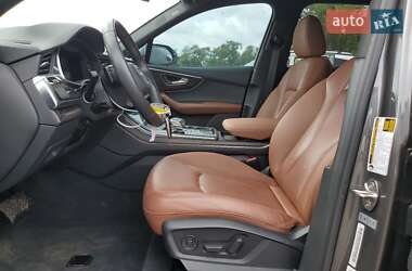 Позашляховик / Кросовер Audi Q7 2021 в 