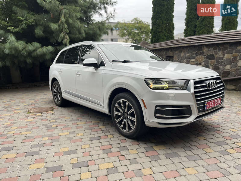 Позашляховик / Кросовер Audi Q7 2016 в 