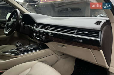 Позашляховик / Кросовер Audi Q7 2016 в 