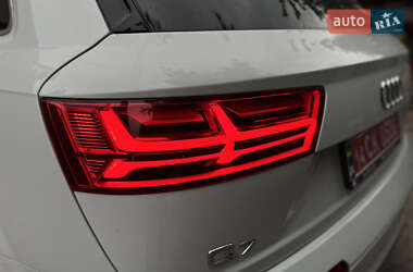 Позашляховик / Кросовер Audi Q7 2016 в 