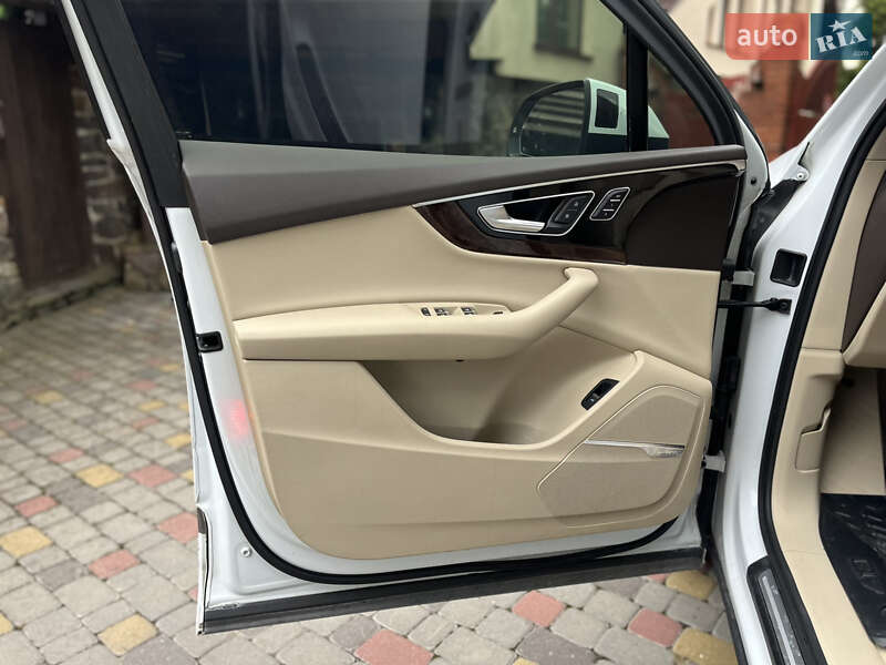 Внедорожник / Кроссовер Audi Q7 2016 в Хмельницком