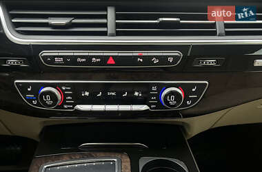 Позашляховик / Кросовер Audi Q7 2016 в 