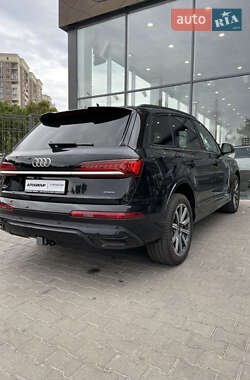 Позашляховик / Кросовер Audi Q7 2021 в 