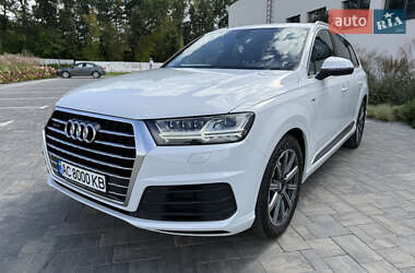 Внедорожник / Кроссовер Audi Q7 2016 в 