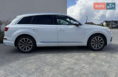 Внедорожник / Кроссовер Audi Q7 2016 в 