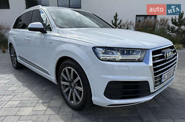 Внедорожник / Кроссовер Audi Q7 2016 в 